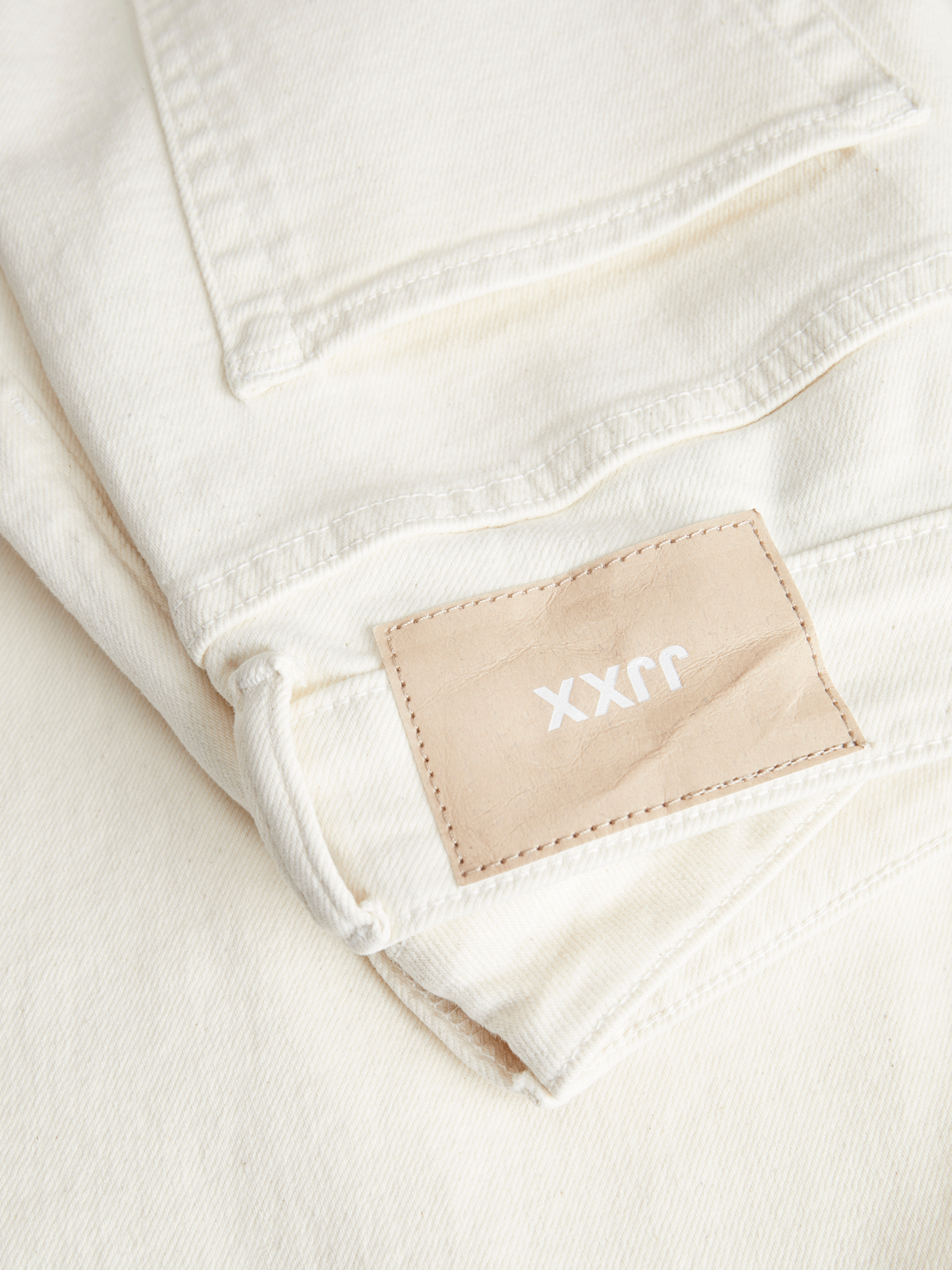 model_shot-detail